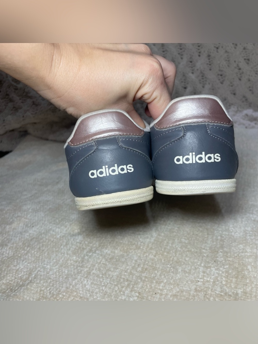 Adidas Girl/Women Gray Sneakers with Rose Gold Stripes size 6.5 - Picture 4 of 9